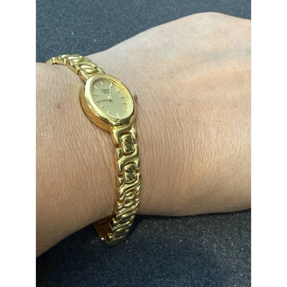 Vintage‎ Caravelle by Bulova Oval Watch 90s Dress Watch 15 Quartz Not Tested